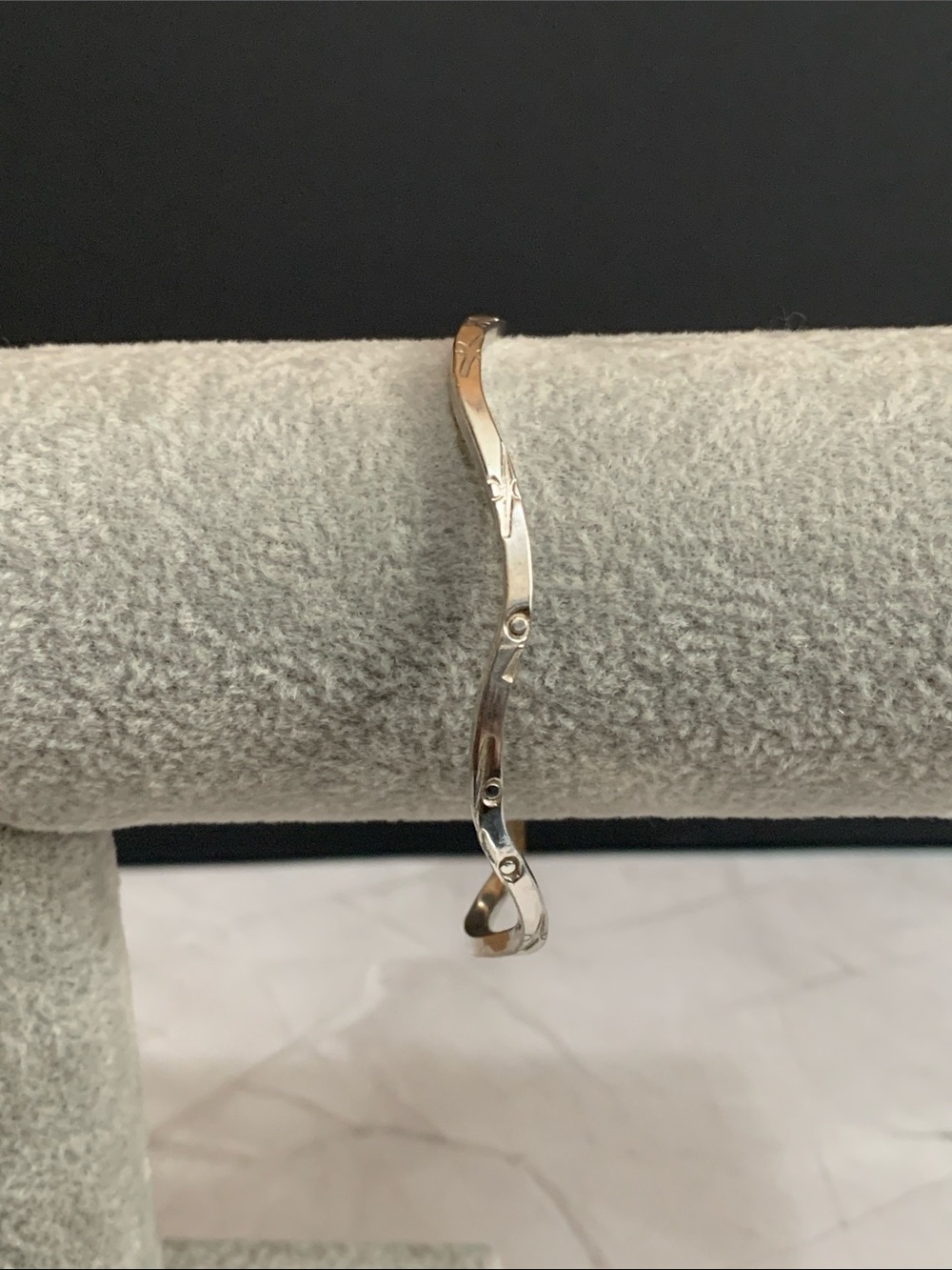 925 silver wavy textured bangle
